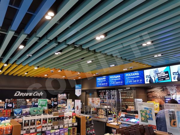 Кубообразный потолок 80х100 мм с зазором 120 мм