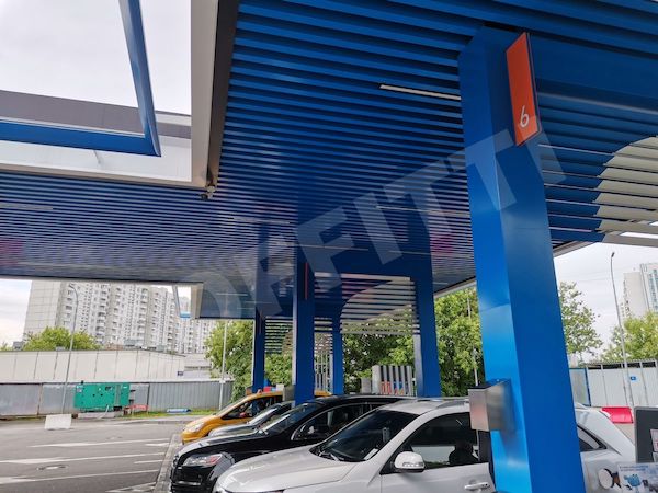 Кубообразный потолок 80х100 мм с зазором 120 мм