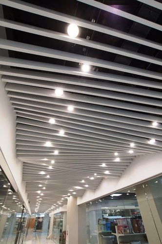 Кубообразный реечный потолок