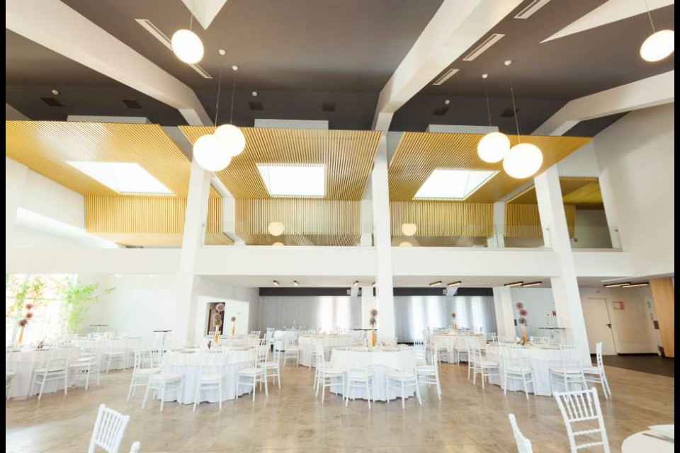 Кубообразный реечный потолок