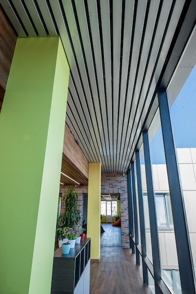 Кубообразный реечный потолок