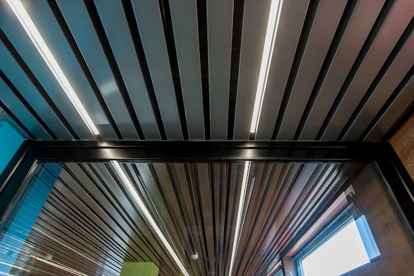 Кубообразный реечный потолок