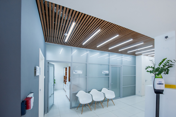 Кубообразный реечный потолок