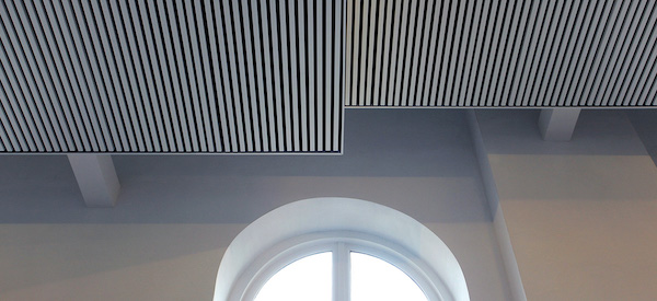 Кубообразный реечный потолок