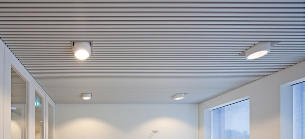 Кубообразный реечный потолок