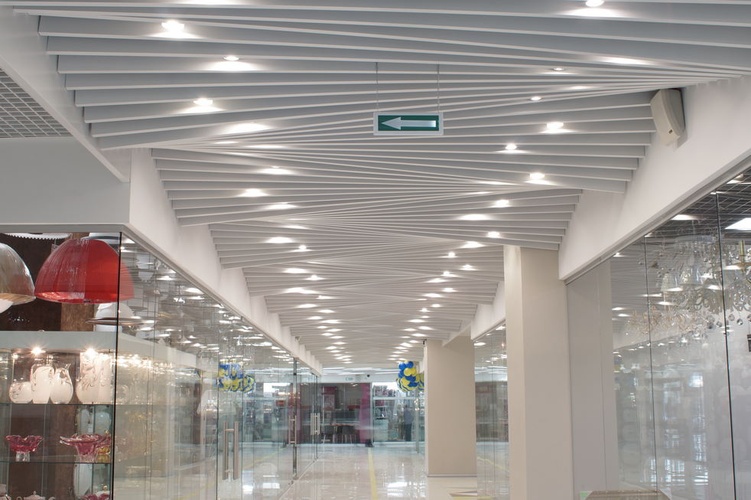 Кубообразный реечный потолок